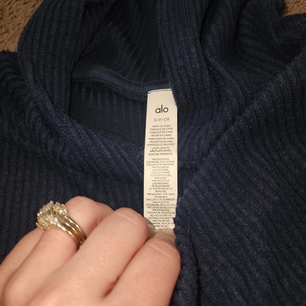 2 ALO Yoga Women's Black Ribbed Hoodies - Picture 5 of 7